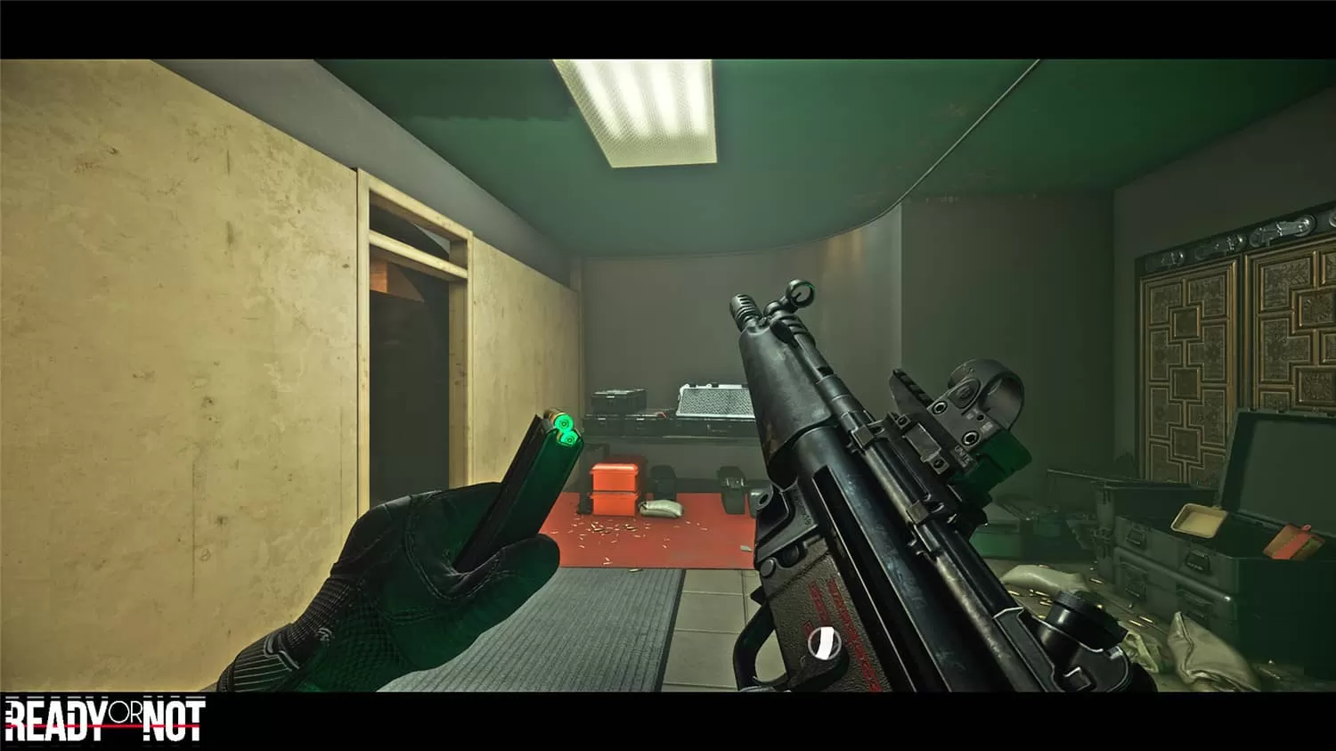 《严阵以待》v94572中文版